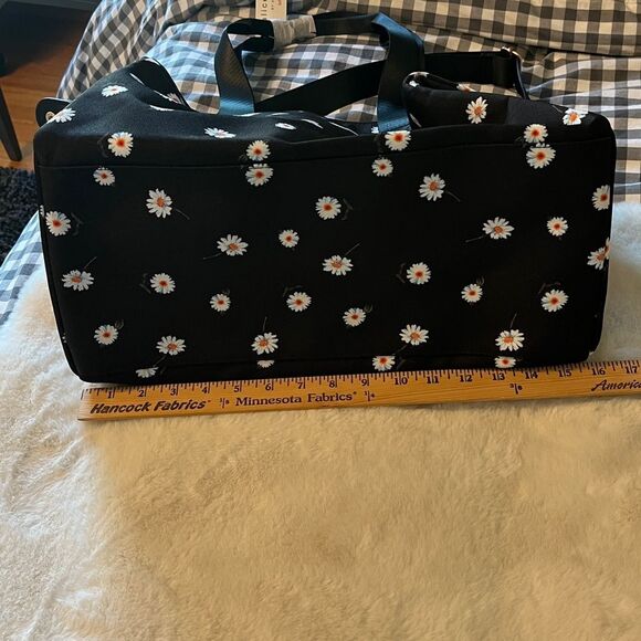 New! Alice + Olivia by Stacey Bendet  Daisy Print Duffel Bag - Picture 13 of 16